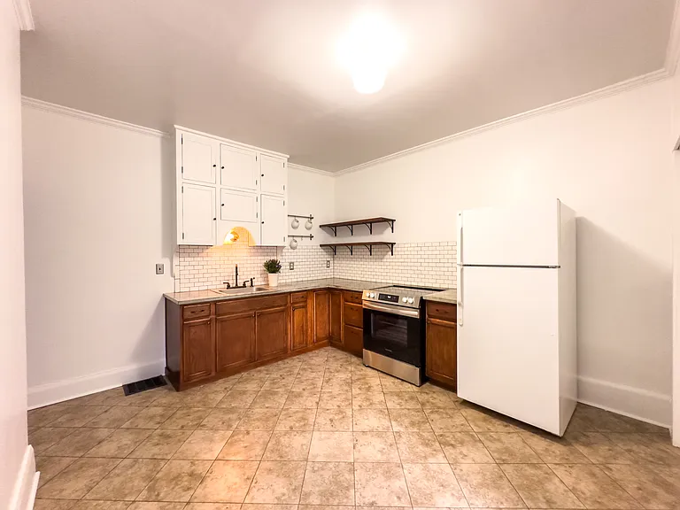 117 E Vine St — Photo 10
