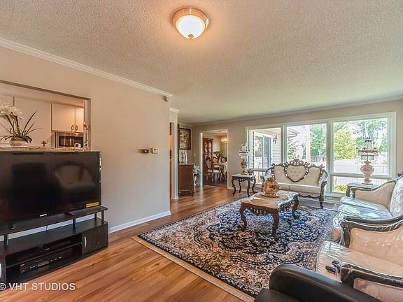 2nd image of 1618 W Lexington Dr