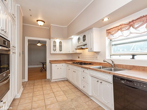 5th image of 4916 S Drexel Blvd APT 3E
