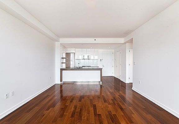 3rd image of 58 Metropolitan Ave APT 6D