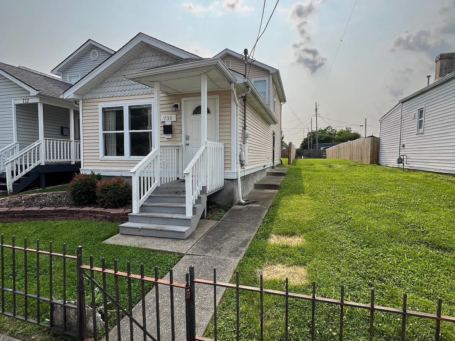 3 bed, 1.5 bath, 1136 sqft, $1,700 — Photo 2