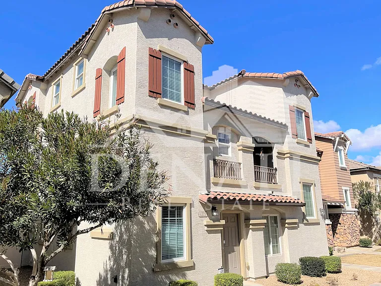 4321 E Jasper Dr — Photo 2