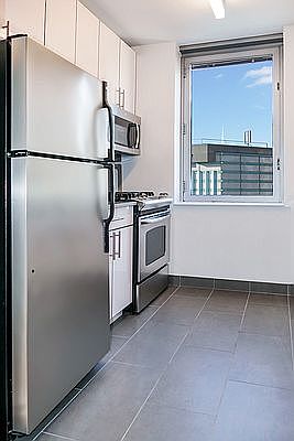 5th image of 150 E 44th St APT 21G