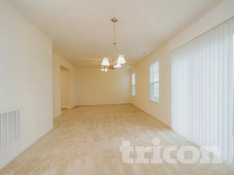 112 Hackney Ln — Photo 10