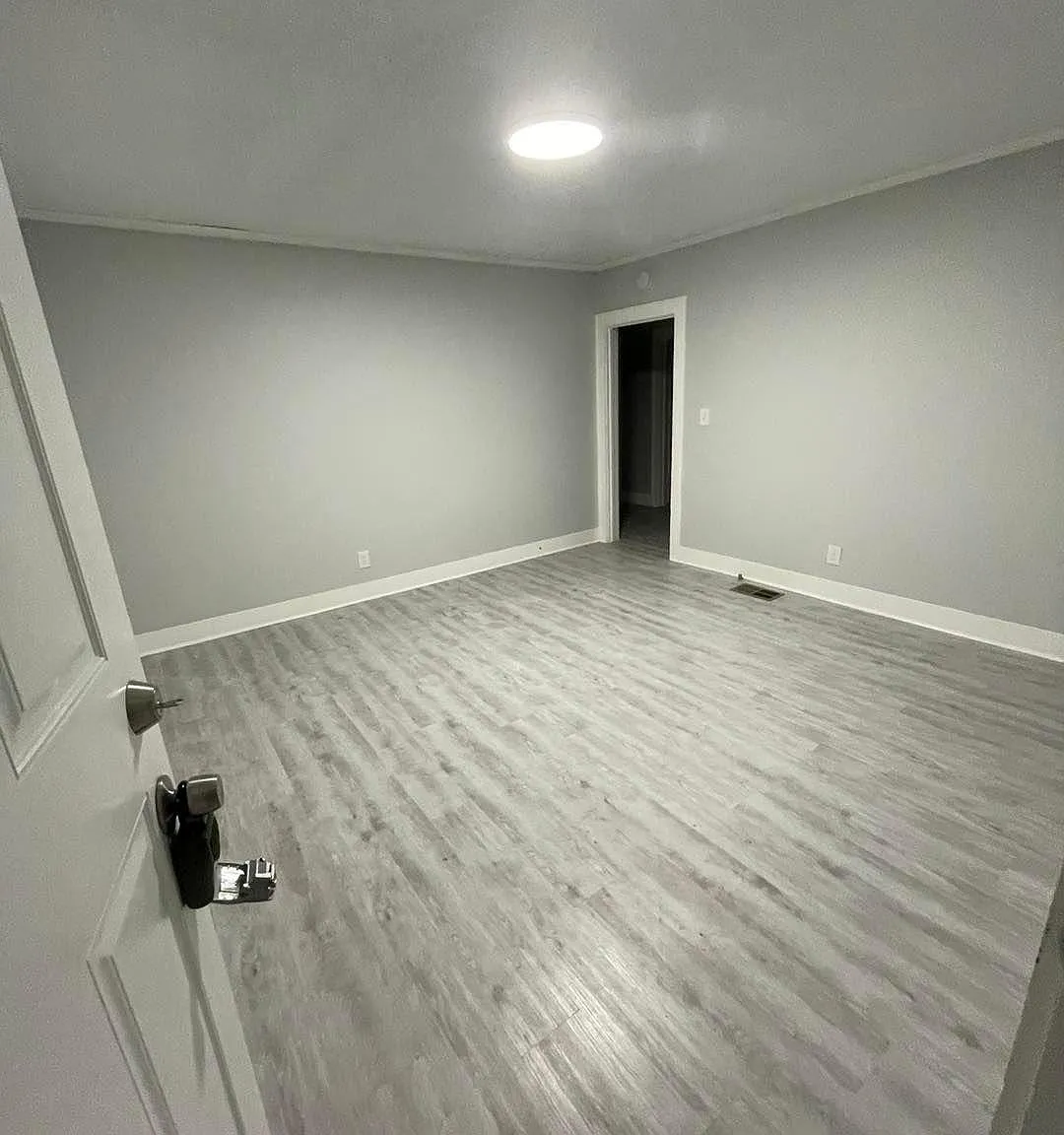 411 N Green St — Photo 3