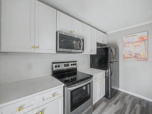 4th image of 310 Buttonwood Lane #B