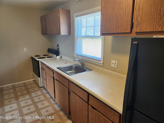 5th image of 136 N Chestnut Street #10b