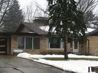 70 Circle Dr, Springfield, IL 62703