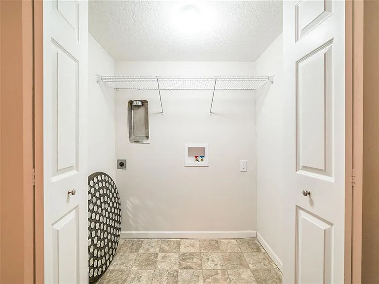 Hilliard Place — Photo 14