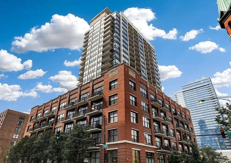 210 S Desplaines St #604