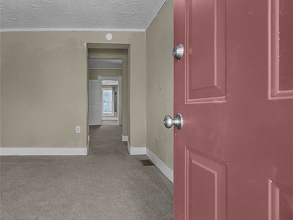 5th image of 301 Locust St