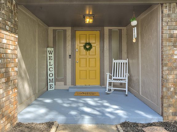5th image of 2904 E Fort Worth St