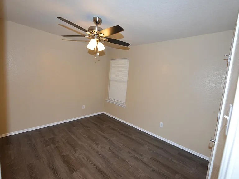 509 Cypress Ct — Photo 11