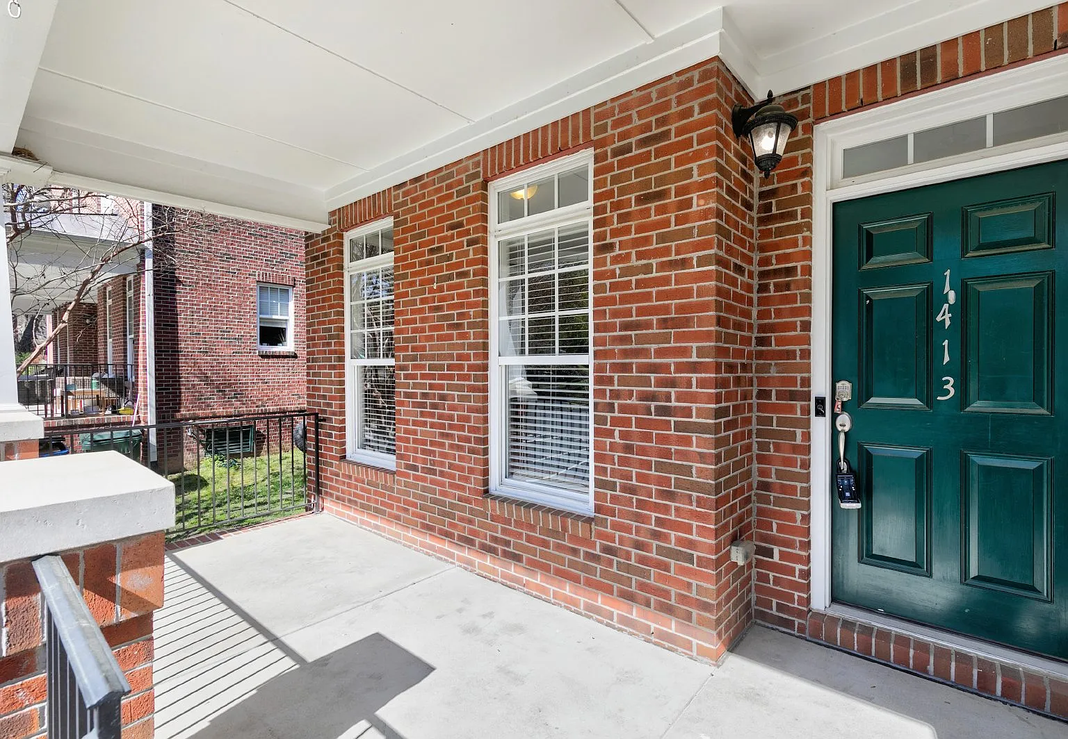 2 bed, 2.5 bath, 1400 sqft, $2,400 — Photo 3