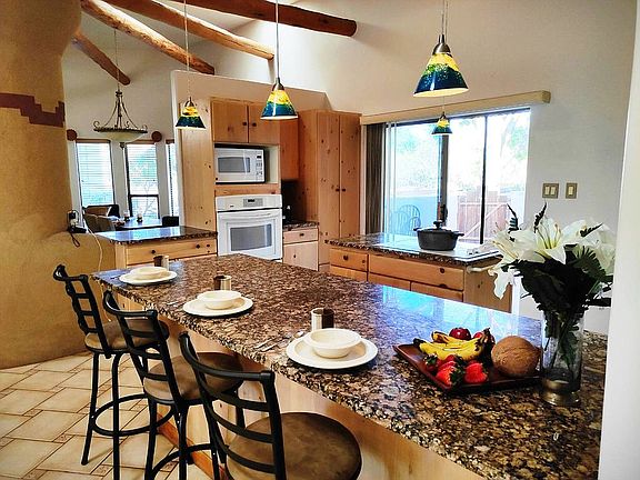 Breakfast bar/kitchen