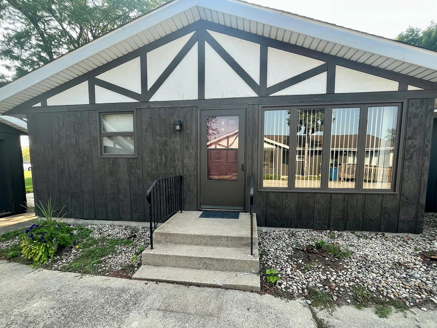 2 bed, 1250 sqft, $1,695 — Photo 1
