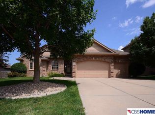 17218 Wirt St, Omaha, NE 68116