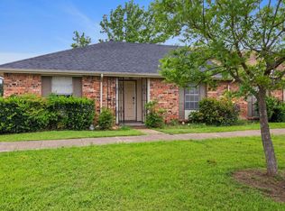 66 E Mountain Creek Ct, Grand Prairie, TX 75052