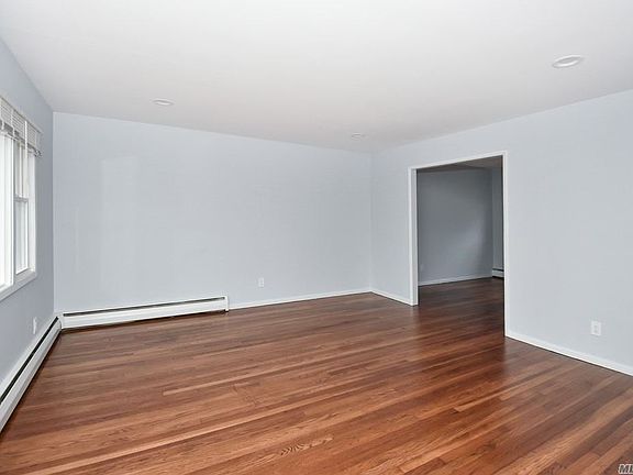 2nd image of 20 Meadow Haven Ln