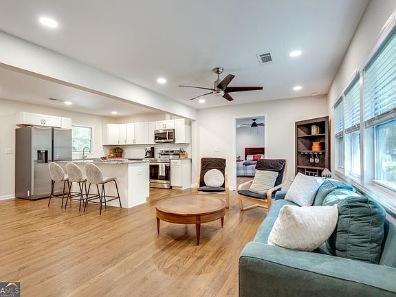 5th image of 2994 Westbury Dr