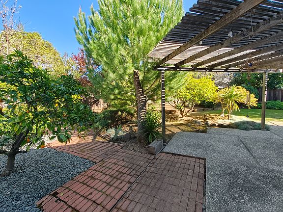 5th image of 22399 Janice Ave