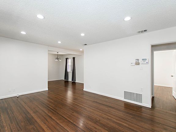 5th image of 10410 McVine Ave