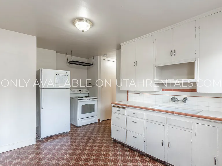 Daley Apartments — Photo 22