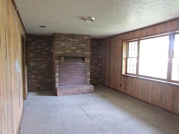 3rd image of 1211 N Twin St