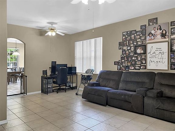 5th image of 1810 The Oaks Blvd