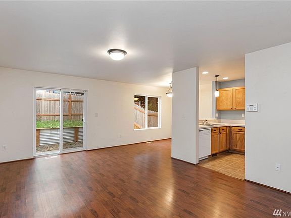 3rd image of 2065 NE Green Glen Ln