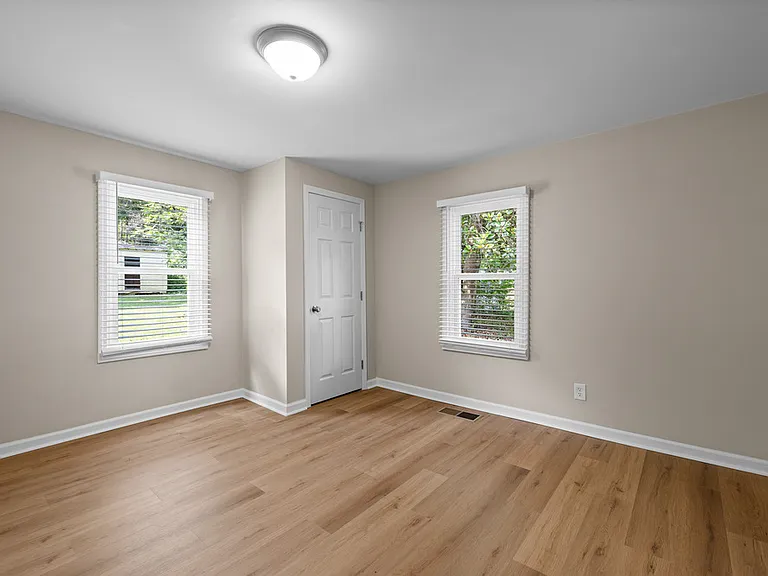 51 E Jones St — Photo 17