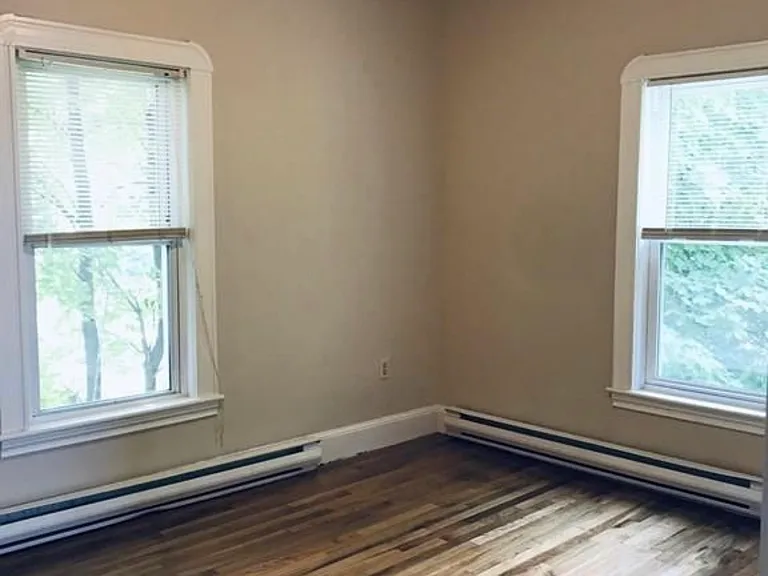 9 Linwood St #2 — Photo 4