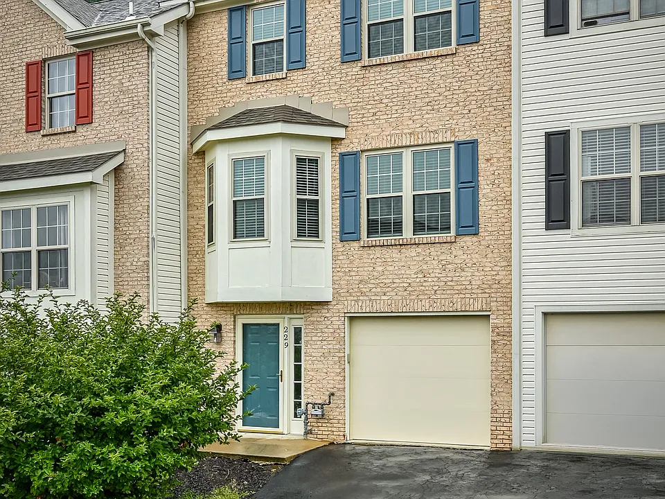 229 Hillvue Dr