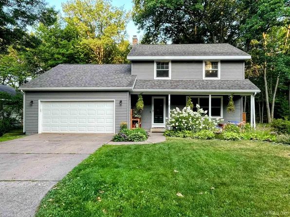 29 Elder Dr, Marquette, MI 49855