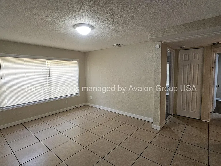9831 Ridge Blvd — Photo 8