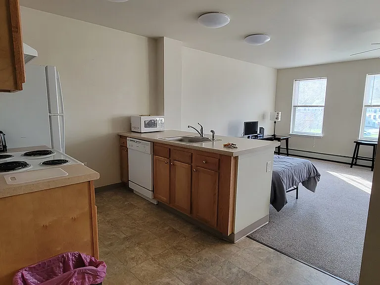 4 Victoria Ln #E — Photo 4