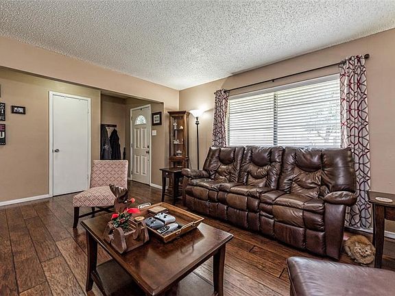 4th image of 5012 Lakemoor Dr