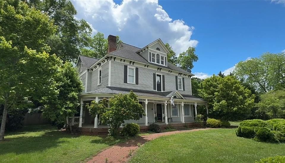 1st image of 111 College St