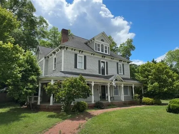 111 College St, Adairsville, GA 30103
