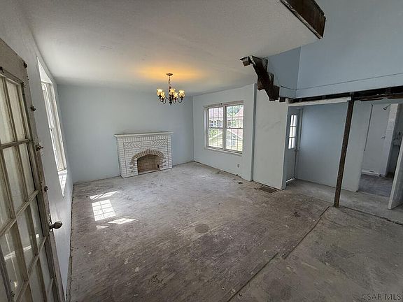 5th image of 1073 Berg St