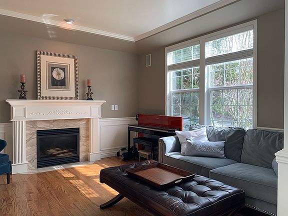 3rd image of 4138 Augusta Dr NE