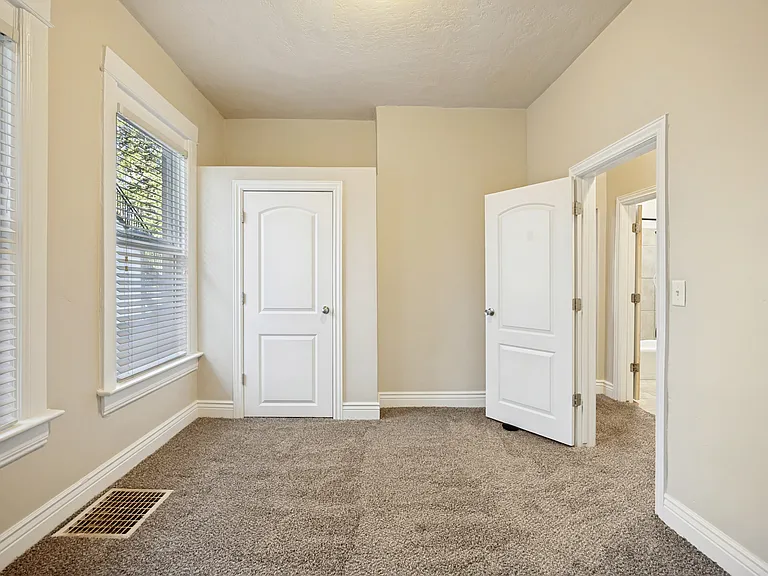 2752 Madison Ave — Photo 4