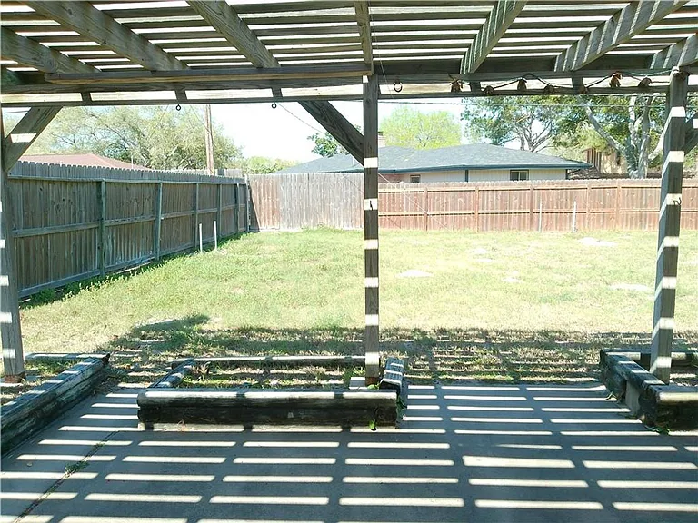 538 Vega Dr — Photo 13