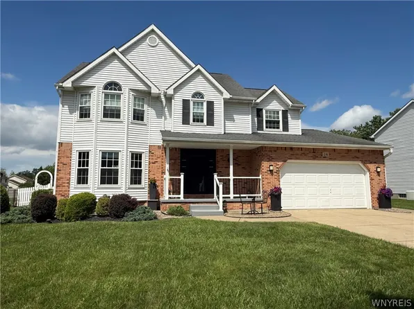 24 Gale Dr, Lancaster, NY 14086