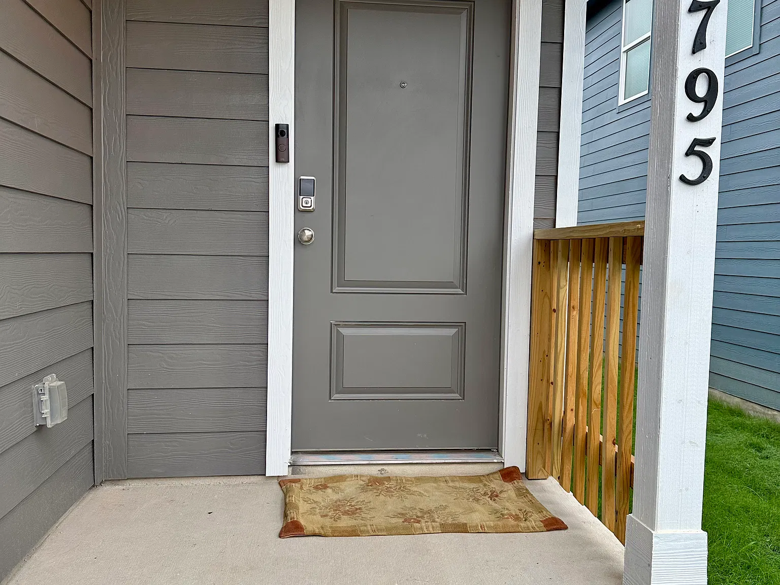 3 bed, 1354 sqft, $1,565 — Photo 2