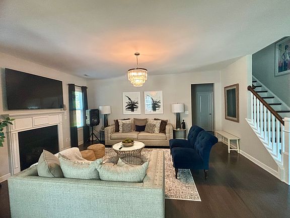 5th image of 215 Ambergate Dr
