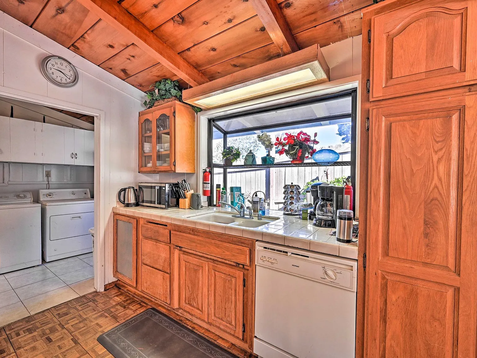2139 Torrey Pines Rd — Photo 4