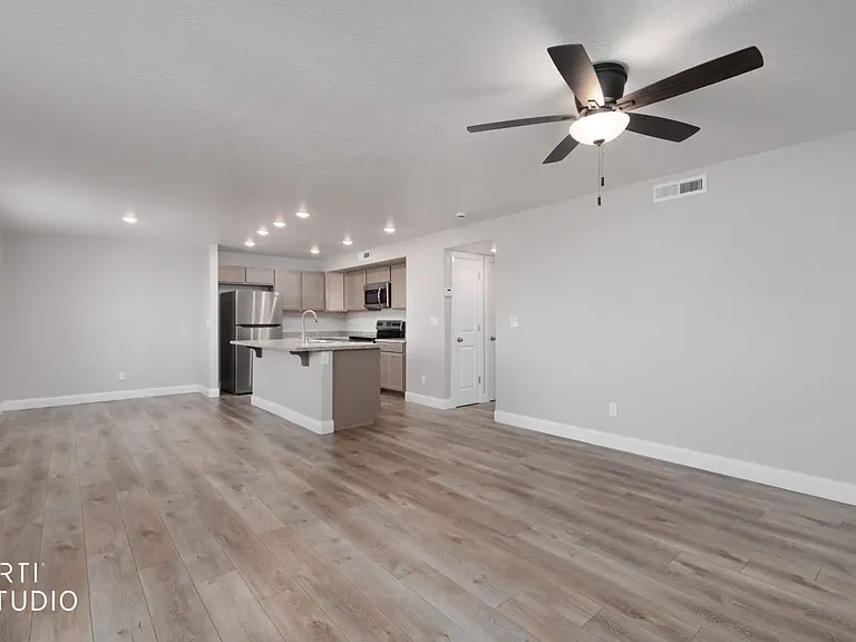 130 E First North St #200 — Photo 3