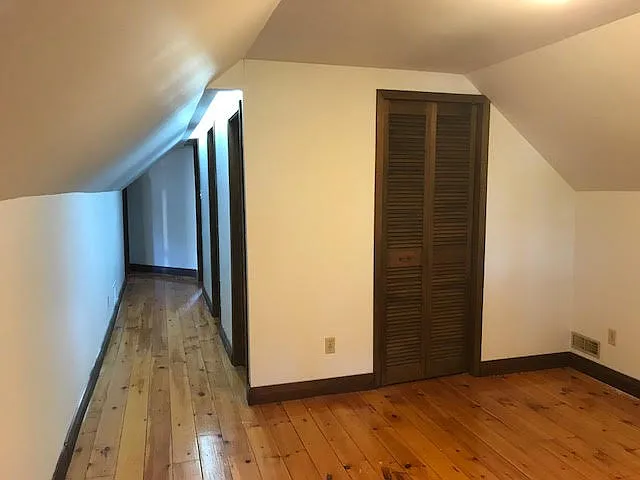 1064 William St — Photo 16