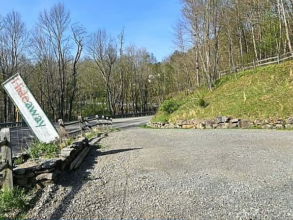 2nd image of 36 Hideaway Trl